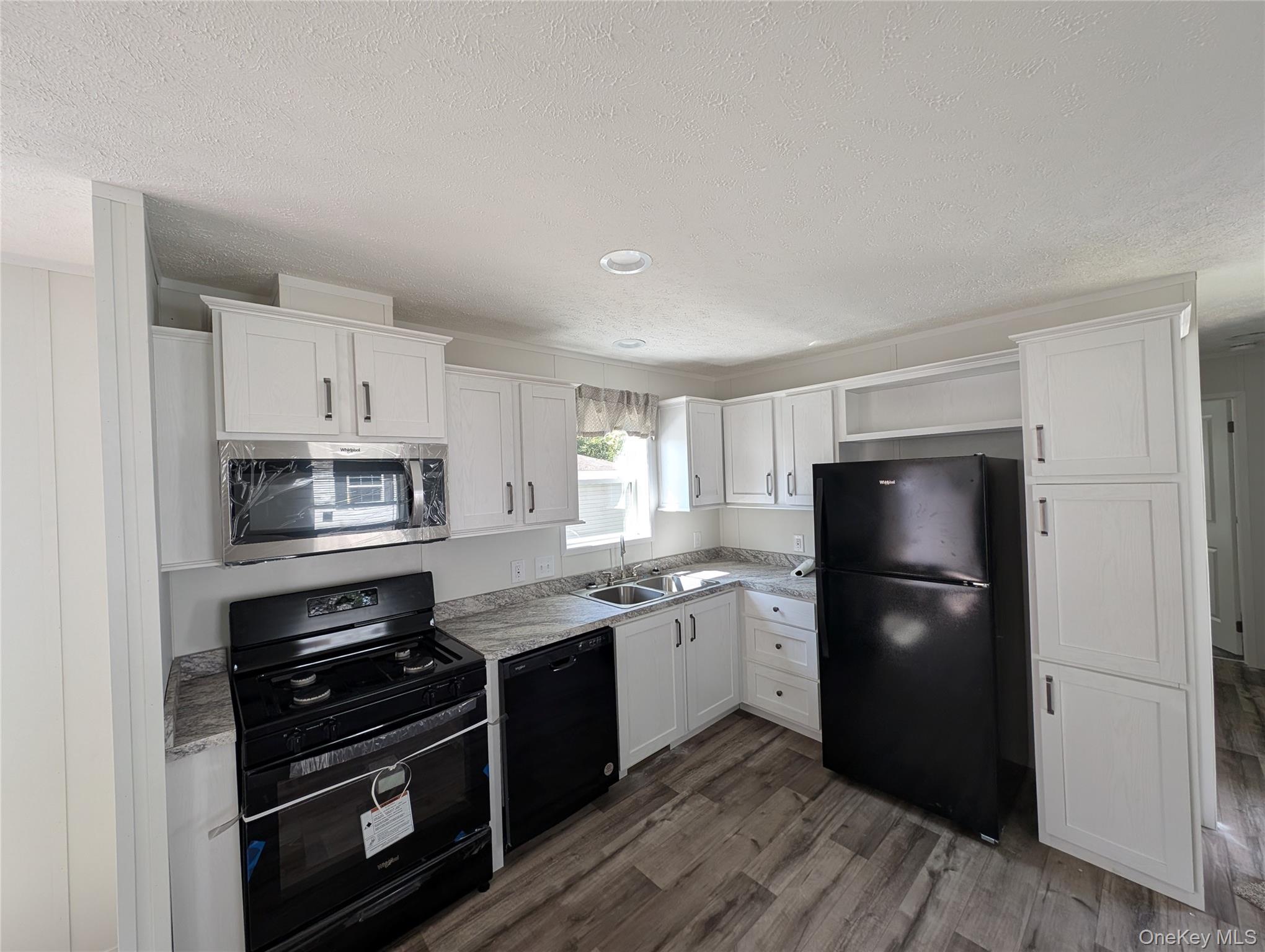 3146 Rte 9W, Unit 8A New Windsor, NY 12553 - Photo 2 of 14 a kitchen with a refrigerator stove and sink