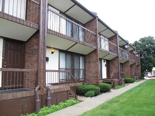 $2,300 | 1978 Green Bay Road, Highland Park, IL 60035