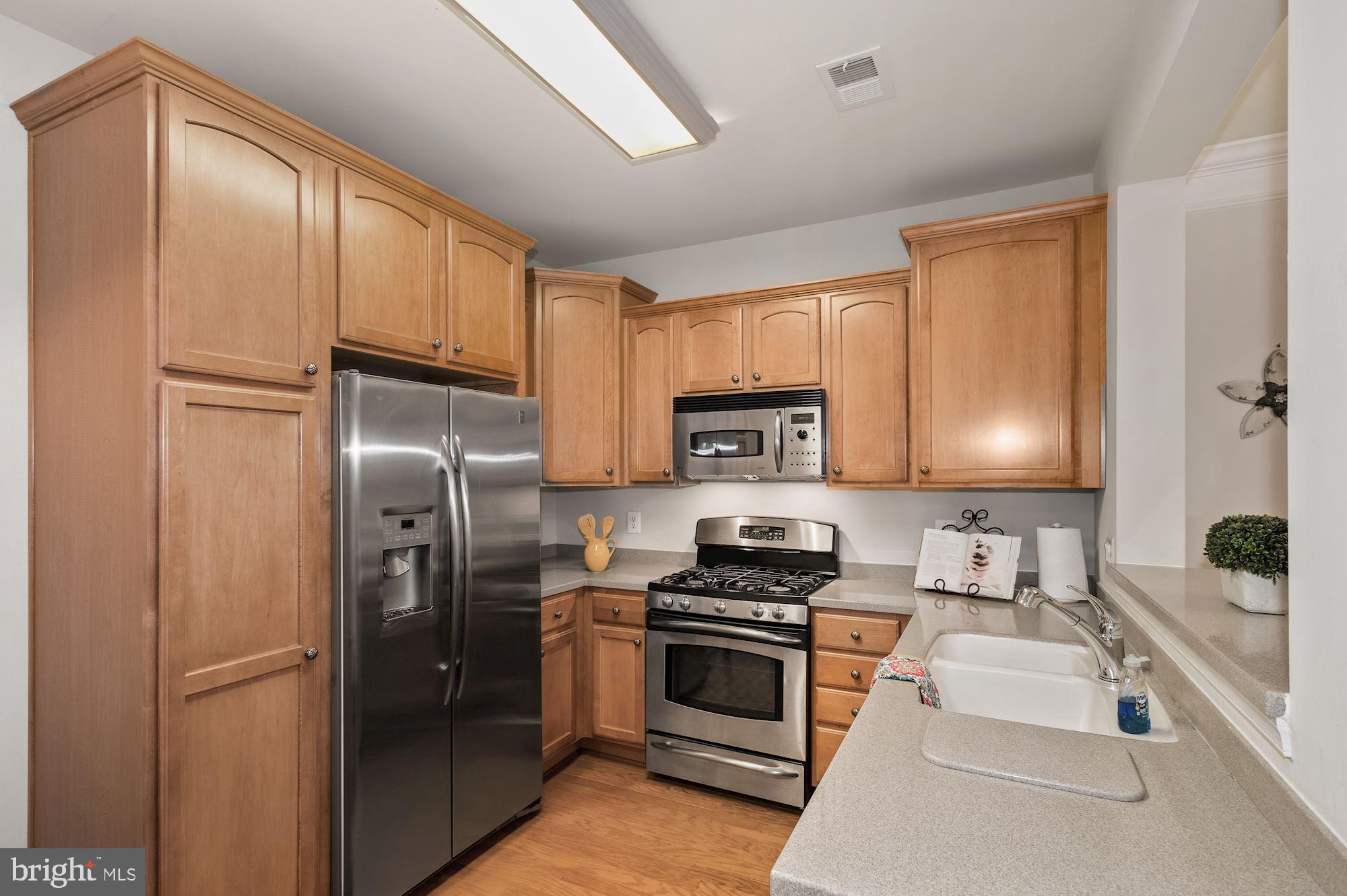 7065 Heritage Hunt Drive, Unit 101 Gainesville, VA 20155 - Photo 11 of 36 Enjoy gas cooking and under cabinet lighting.