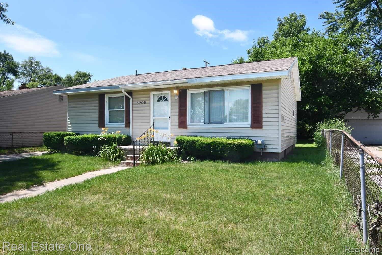 5705 Branch Road Flint, MI 48506 - Photo 2 of 25 DSC_2710.jpg
