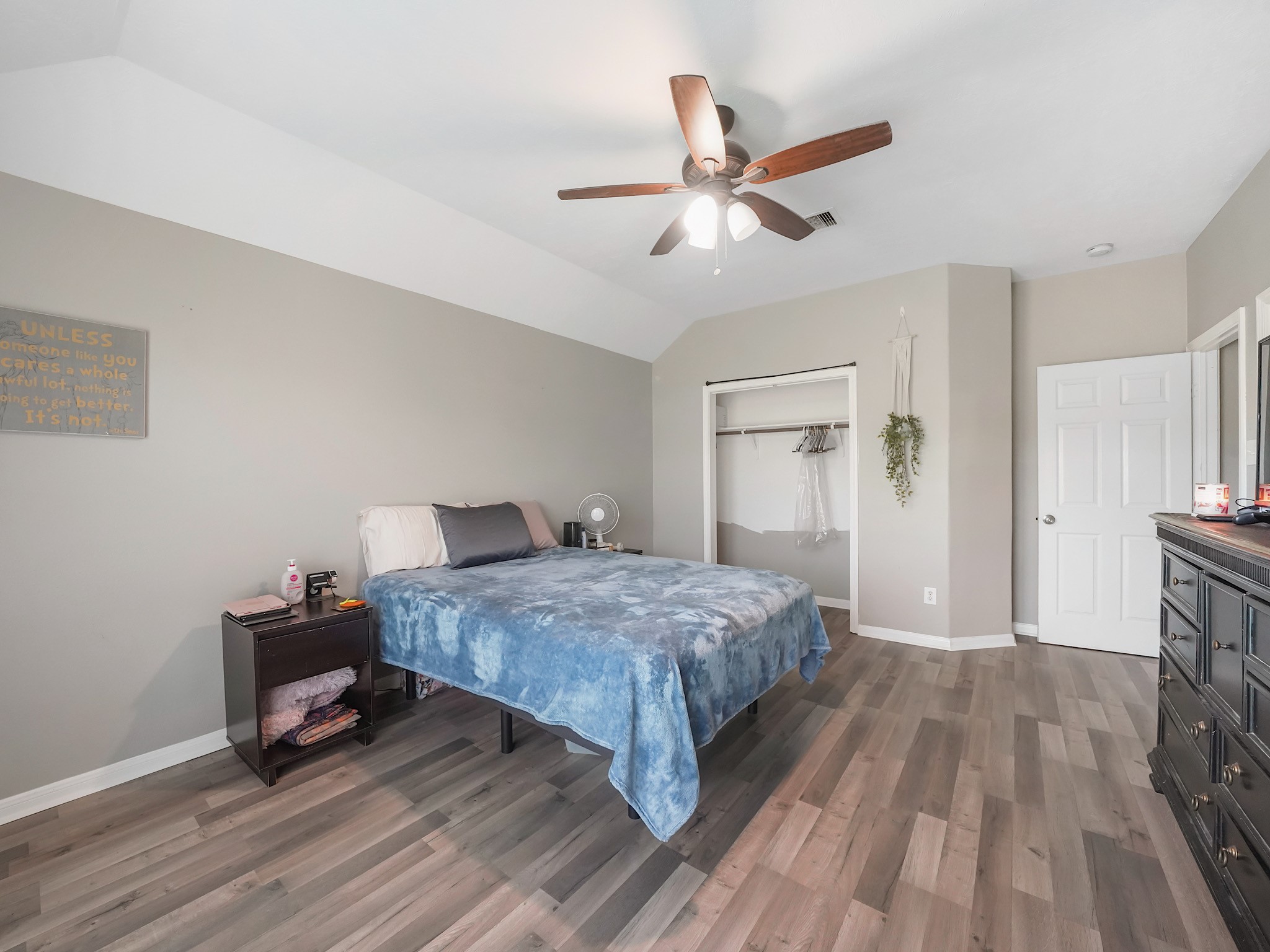 4006 Raspberry Court Dickinson, TX 77539 - Photo 15 of 22 a bedroom with a bed and a ceiling fan