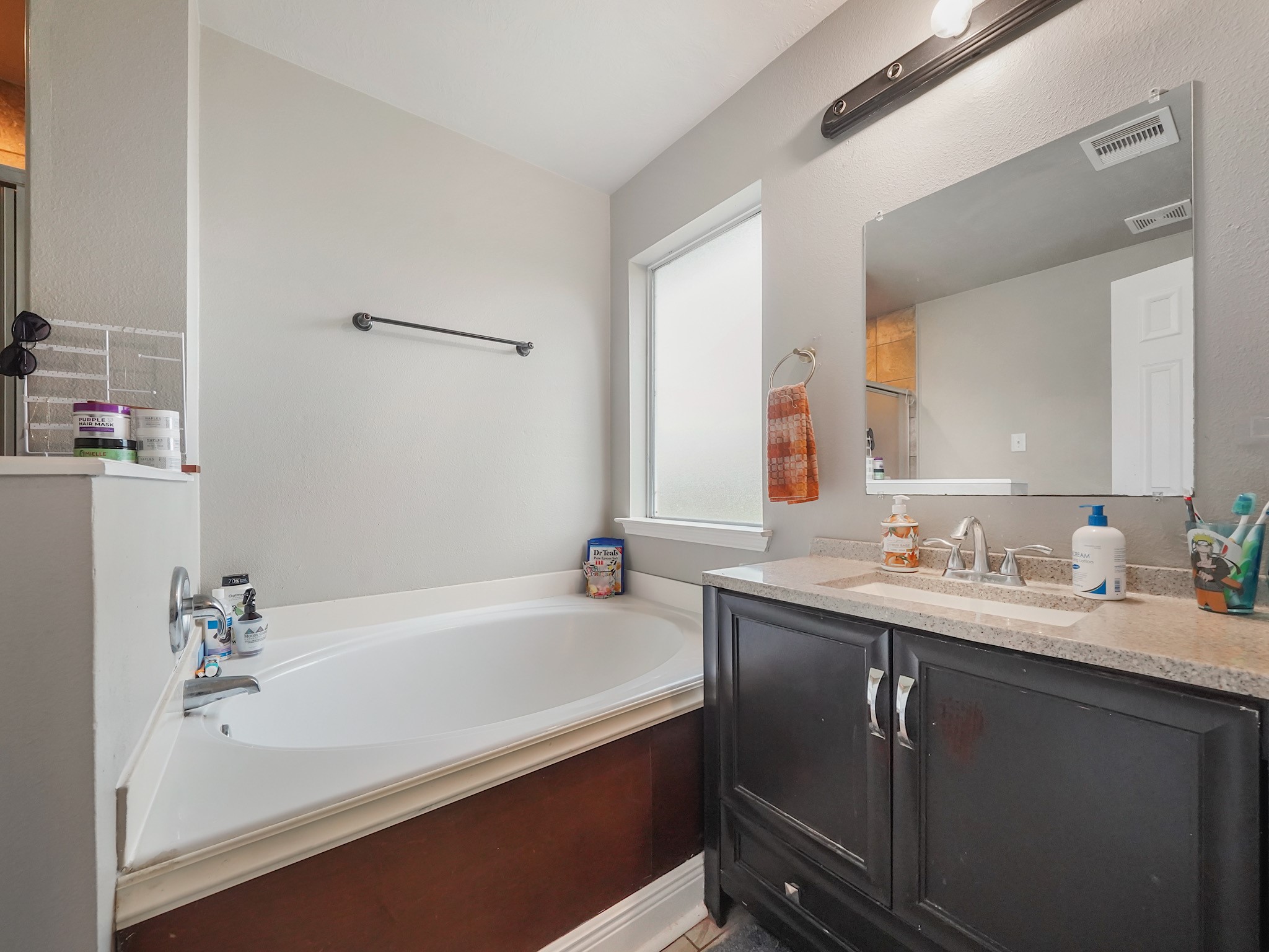 4006 Raspberry Court Dickinson, TX 77539 - Photo 16 of 22 a bathroom with a tub sink and mirror