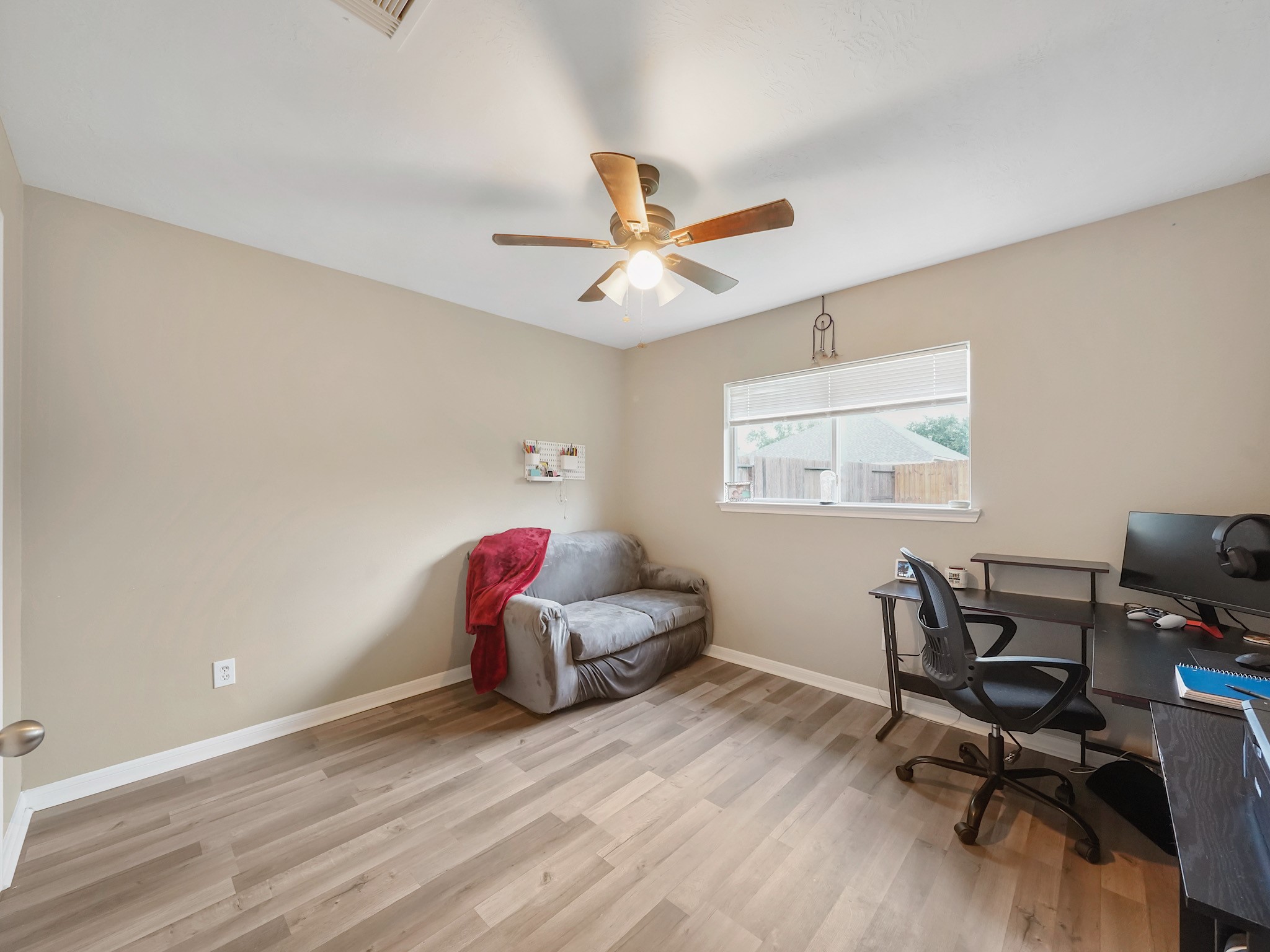 4006 Raspberry Court Dickinson, TX 77539 - Photo 20 of 22 a living room with furniture and a window