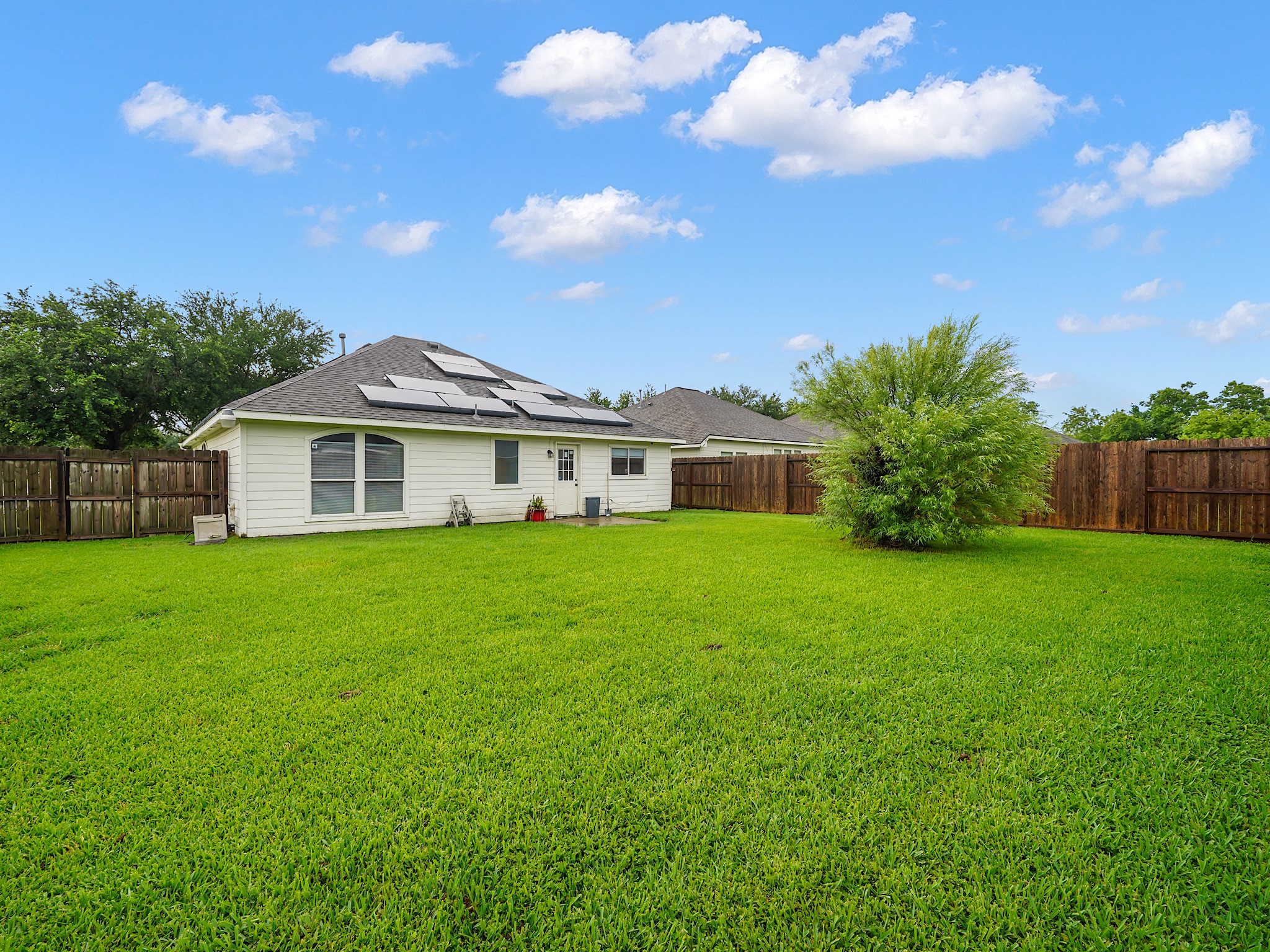 4006 Raspberry Court Dickinson, TX 77539 - Photo 22 of 22 a front view of a house with garden