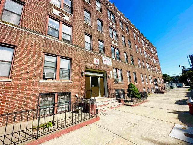 $1,950 | 117 Corbin Avenue, Unit 203, Jersey City, NJ 07306