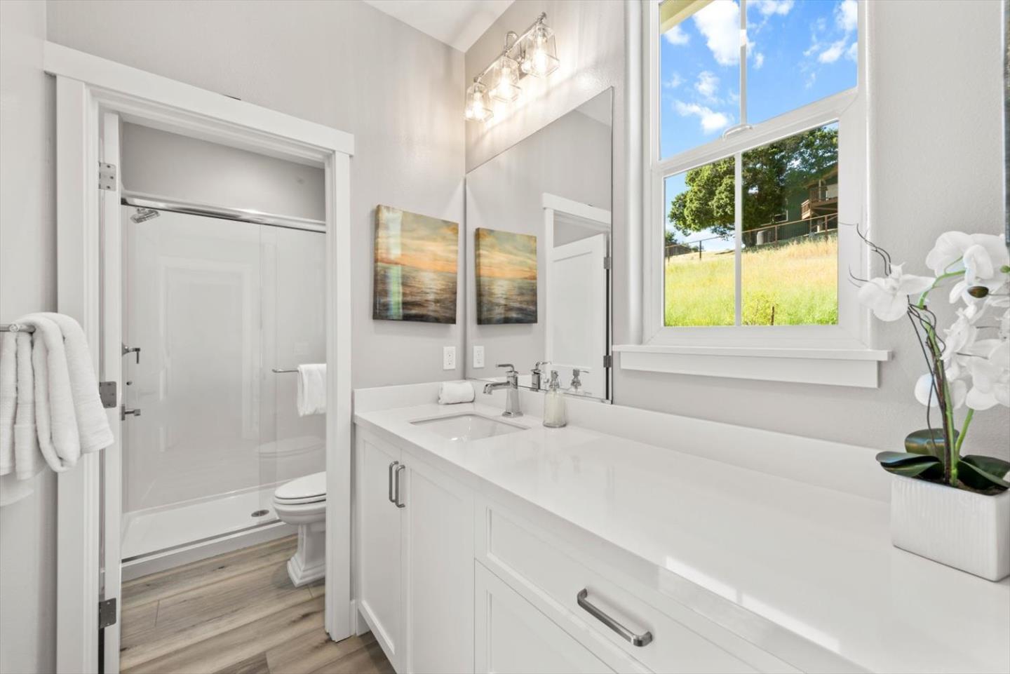 9515 Faria Preserve Parkway San Ramon, CA 94583 - Photo 39 of 84 a bathroom with a bathtub and a sink