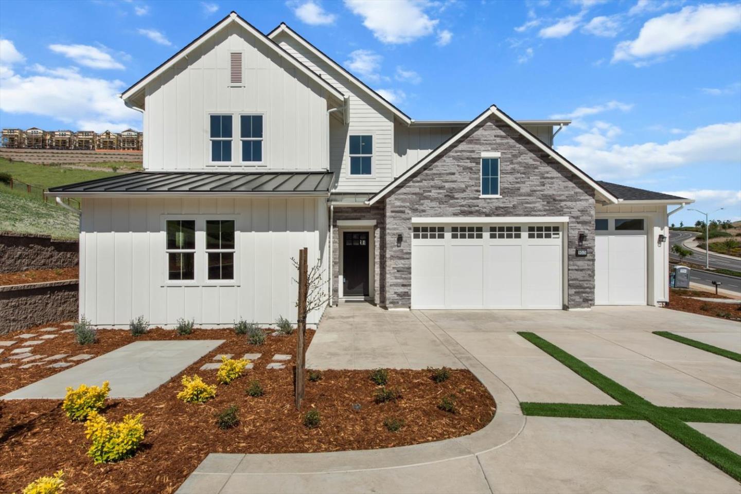 9515 Faria Preserve Parkway San Ramon, CA 94583 - Photo 81 of 84 a front view of a house with yard