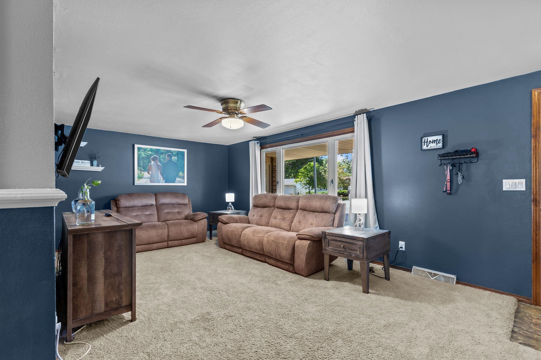 431 Robert Lane Green Bay, WI 54311 - Photo 8 of 46 Gallery Image 8