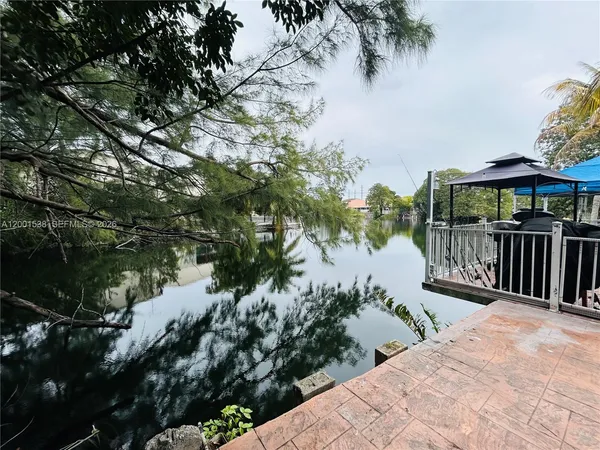 $458,000 | 1589 West 73rd Street, Hialeah, FL 33014