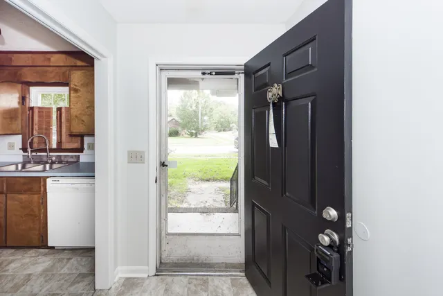 $2,200 | 305 Chessington Circle, Summerville, SC 29485