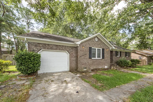 $2,200 | 305 Chessington Circle, Summerville, SC 29485