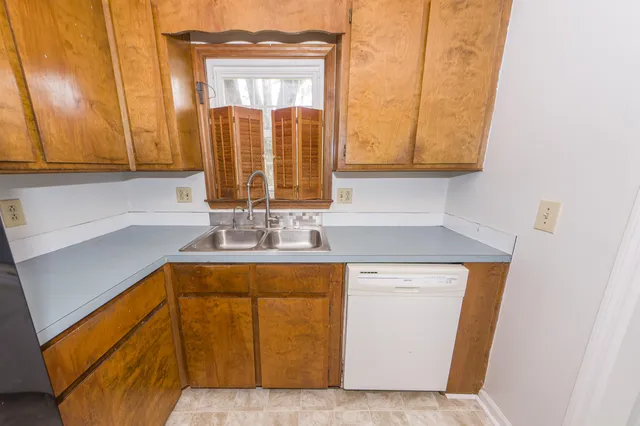 $2,200 | 305 Chessington Circle, Summerville, SC 29485