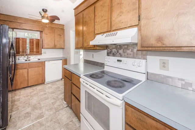 $2,200 | 305 Chessington Circle, Summerville, SC 29485