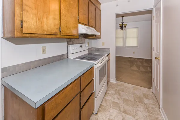 $2,200 | 305 Chessington Circle, Summerville, SC 29485