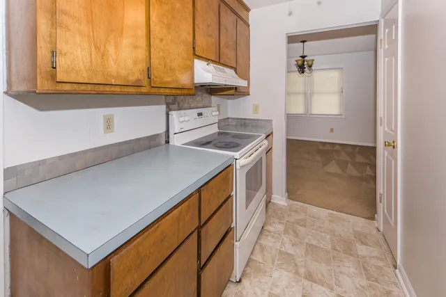 $2,200 | 305 Chessington Circle, Summerville, SC 29485