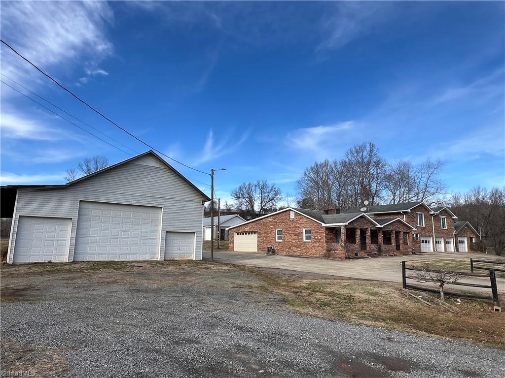 2914 Red Brush Road Mount Airy, NC 27030 - Photo 5 of 20 Gallery Image 5