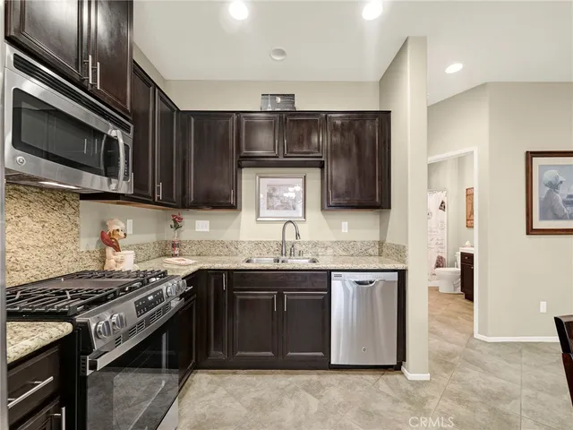 $679,950 | 14665 Sherman Way, Van Nuys, CA 91405