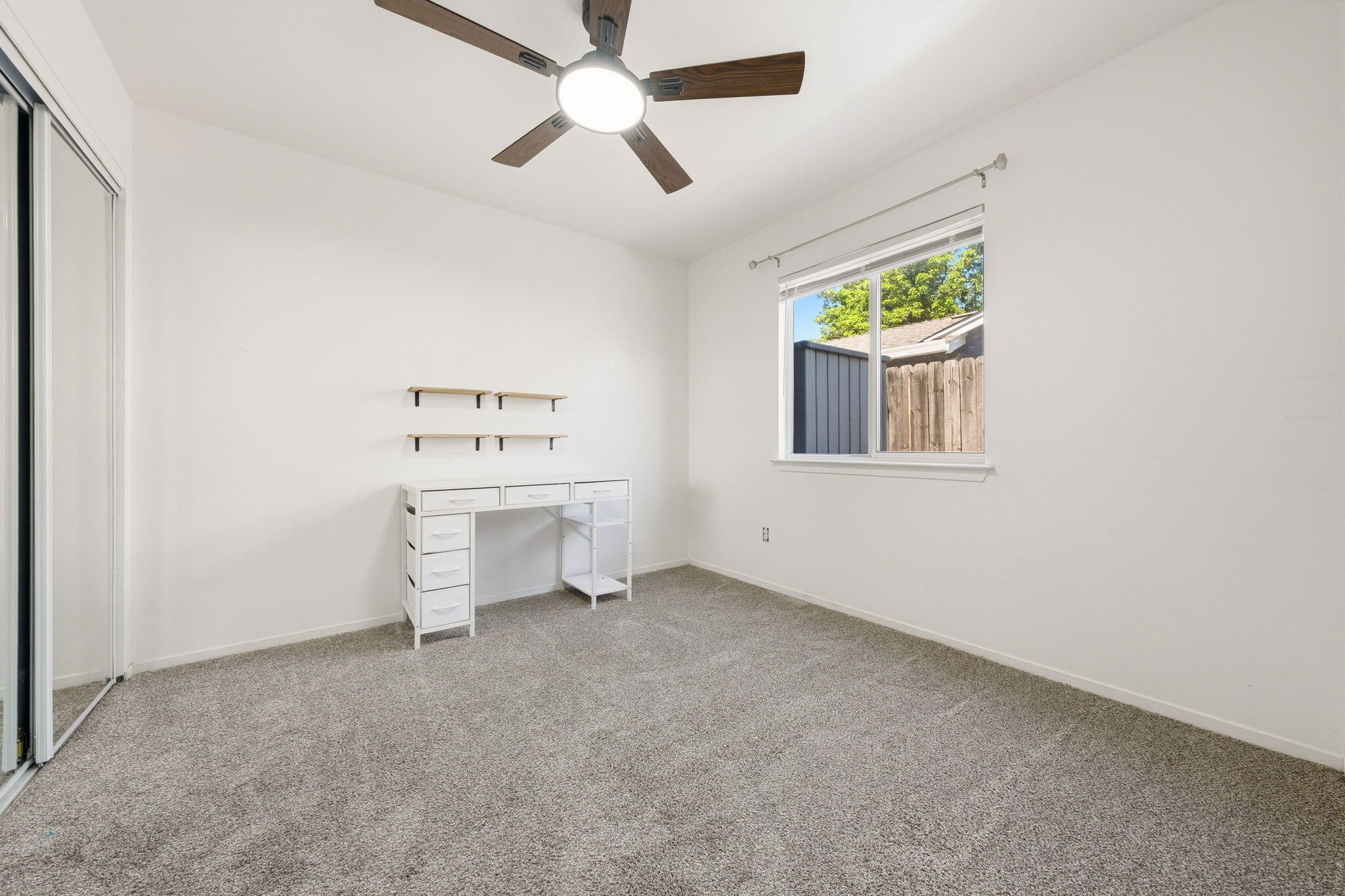 1803 Stetson Way Redding, CA 96003 - Photo 23 of 32 Bedroom 3