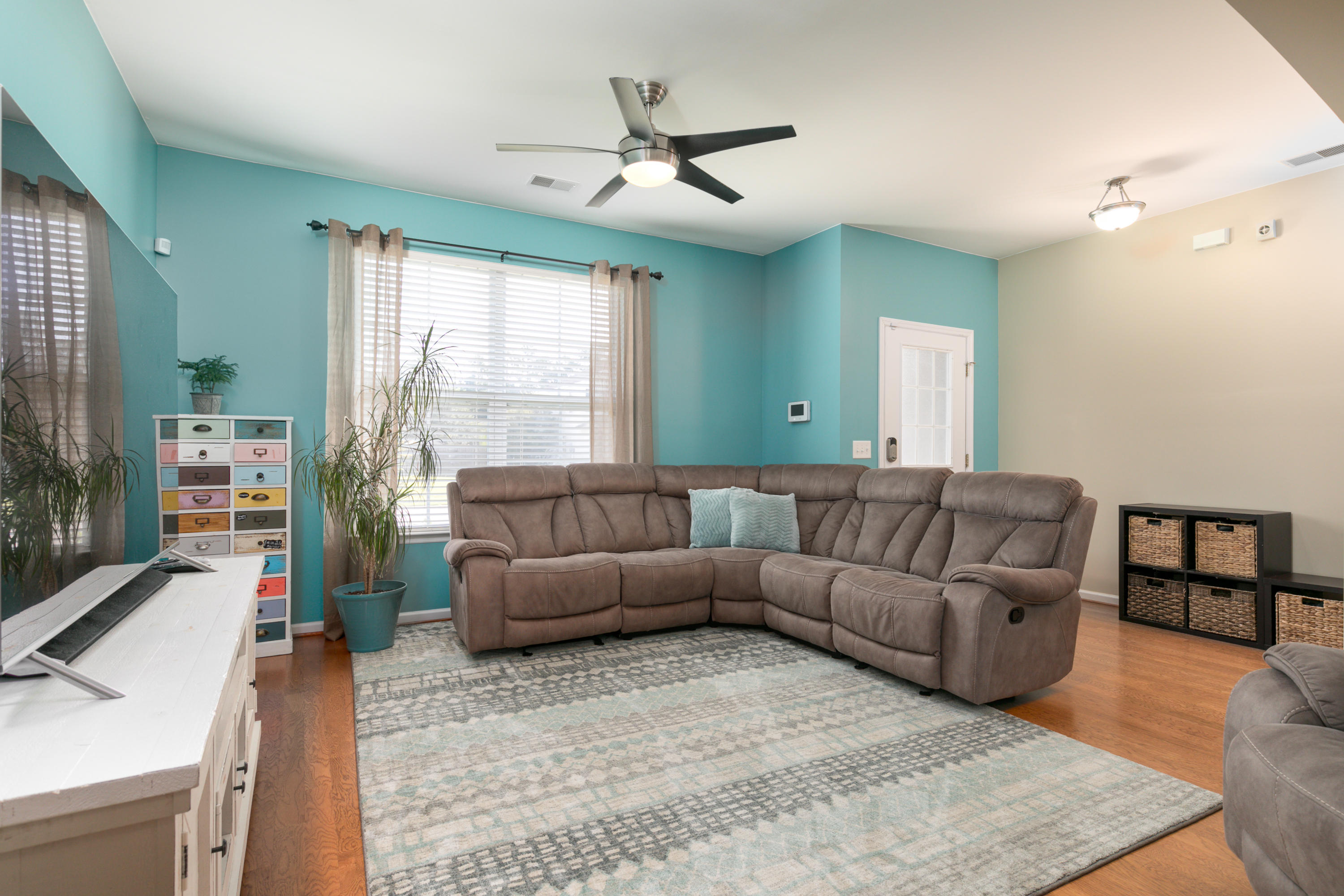 238 Westbrooke Road Summerville, SC 29486 - Photo 4 of 35 Front Living room