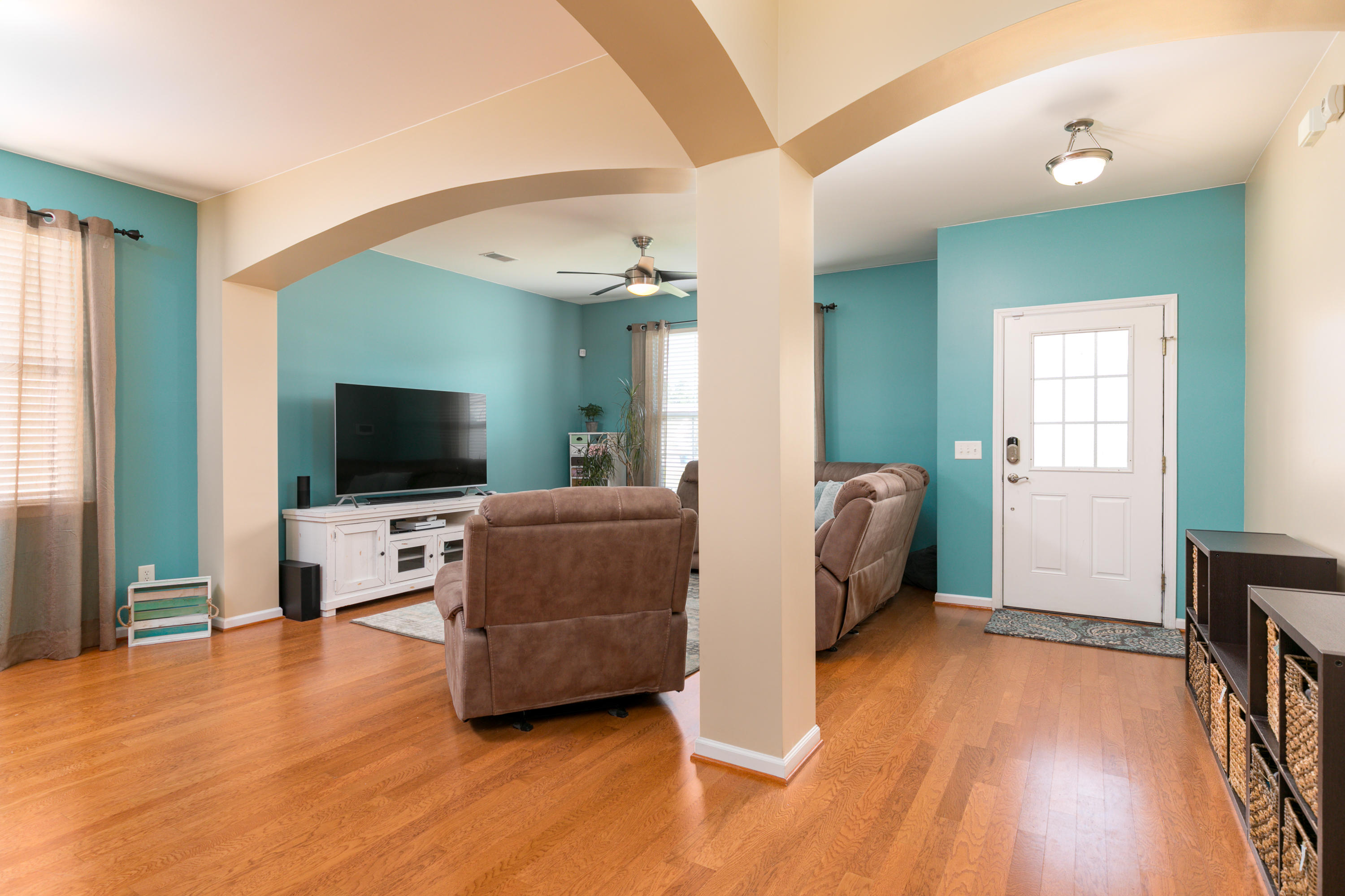 238 Westbrooke Road Summerville, SC 29486 - Photo 5 of 35 Front living room foyer entry