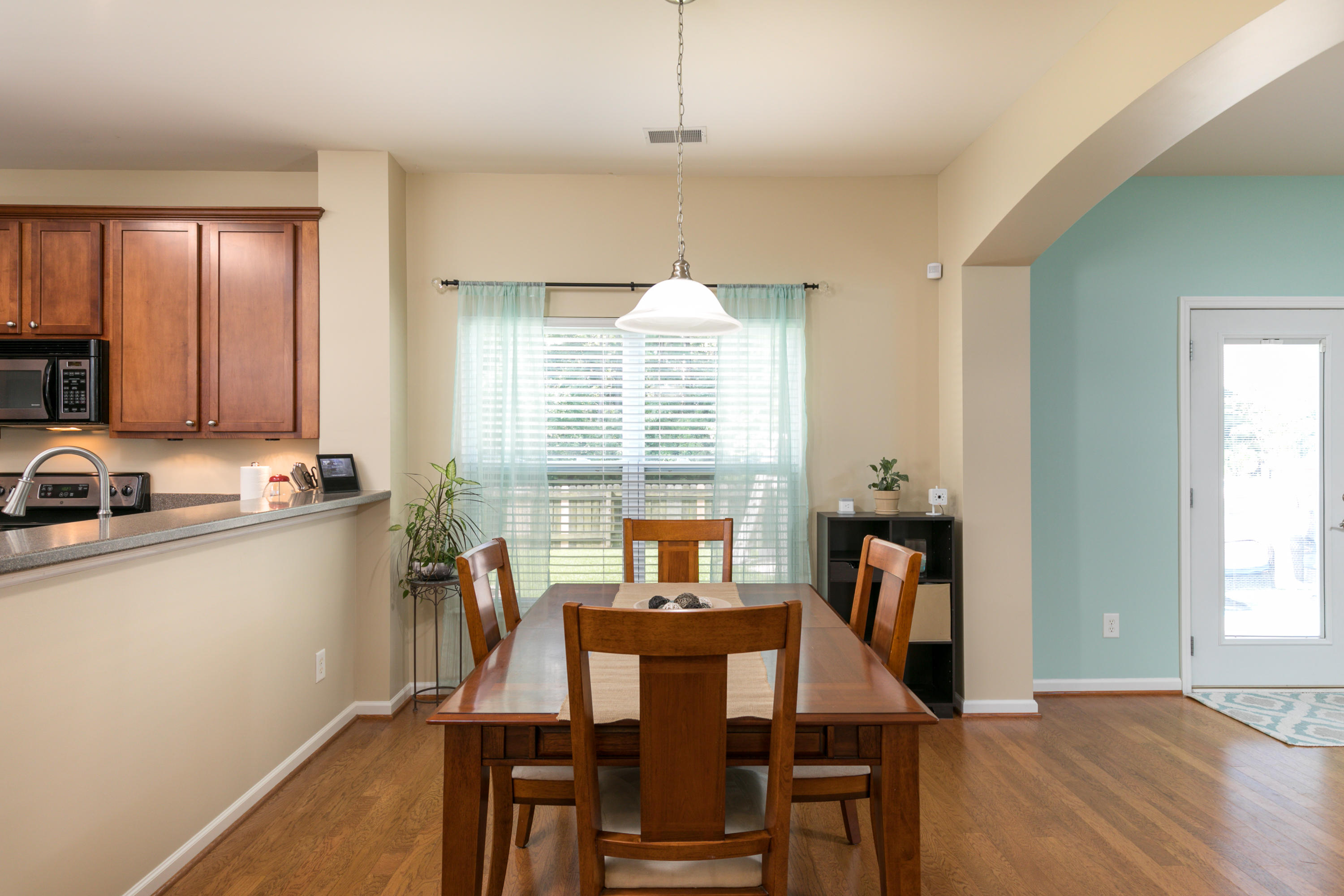 238 Westbrooke Road Summerville, SC 29486 - Photo 10 of 35 Eat-in-kitchen space