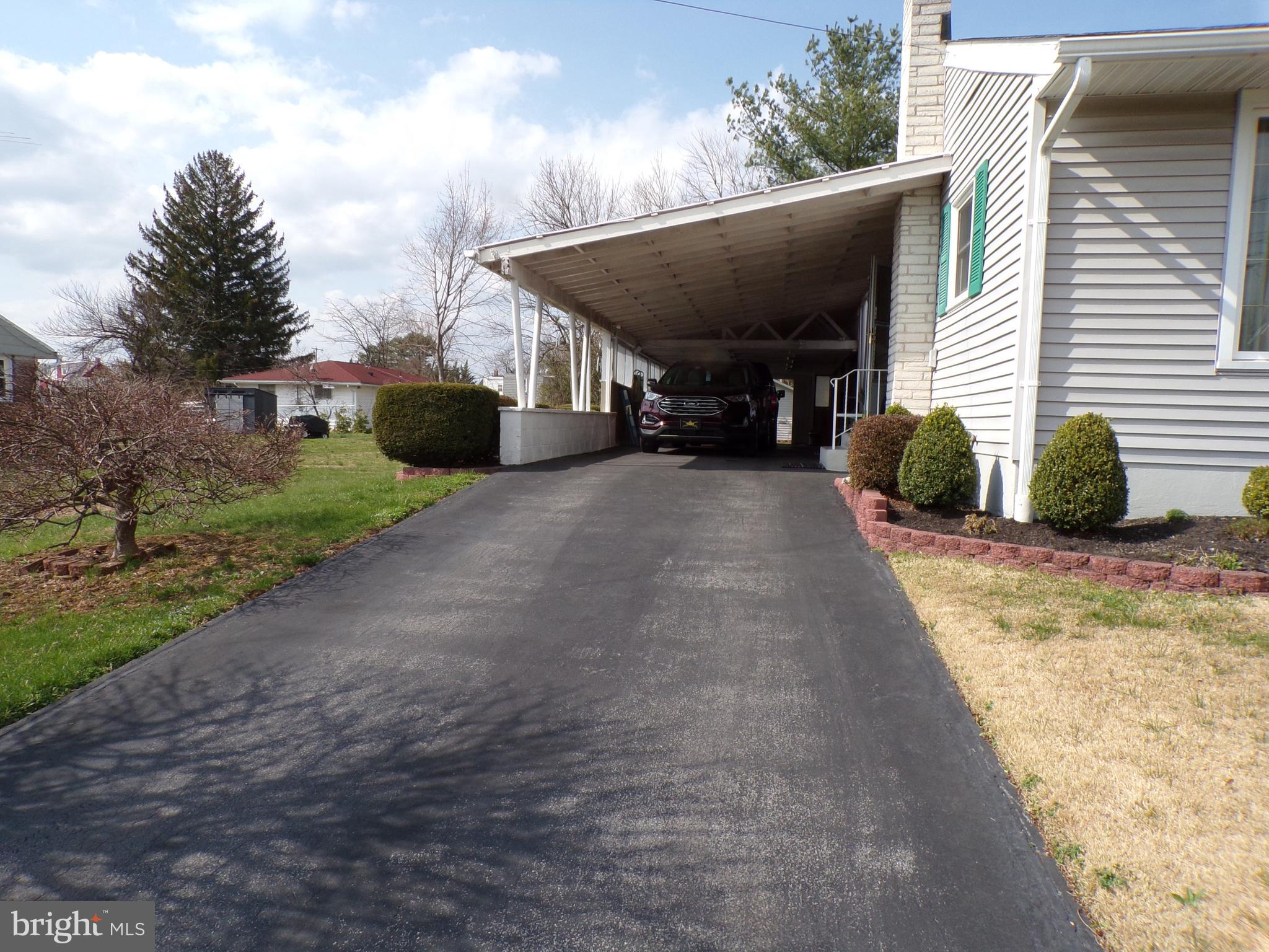 1417 Margaret Street Reading, PA 19605 - Photo 3 of 38