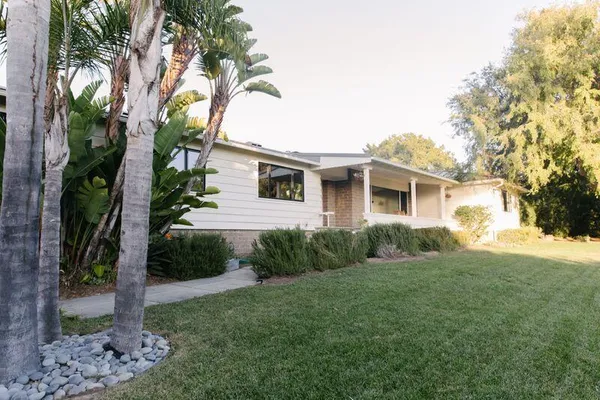 a view of a yard in front of house