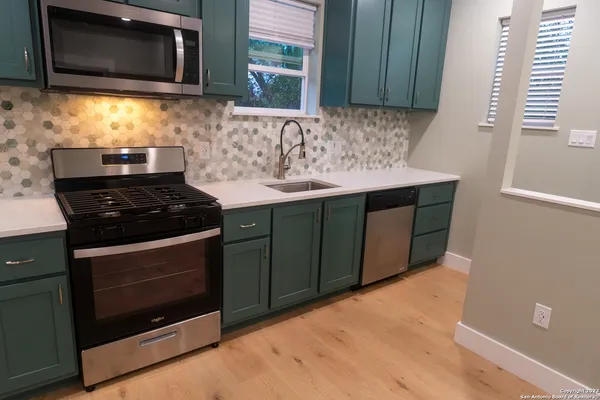 $1,200 | 114 Glenwood Court, Unit 2, San Antonio, TX 78210
