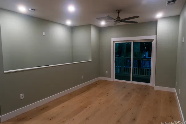 $1,200 | 114 Glenwood Court, Unit 2, San Antonio, TX 78210