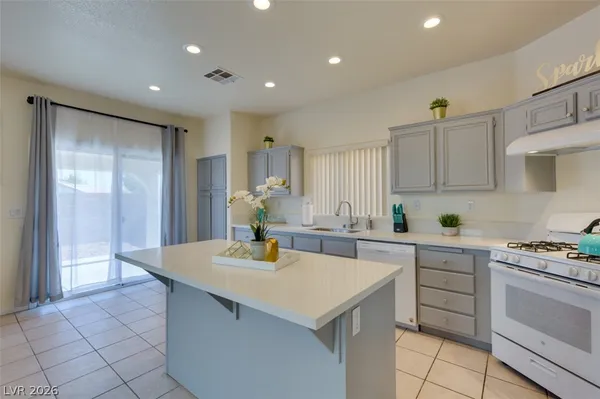 $2,495 | 7886 Blue Brook Drive, Las Vegas, NV 89147