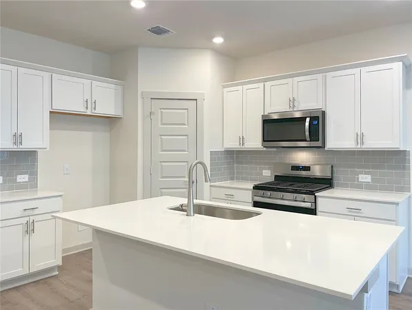 $1,995 | 10501 Defender Trail, Austin, TX 78754