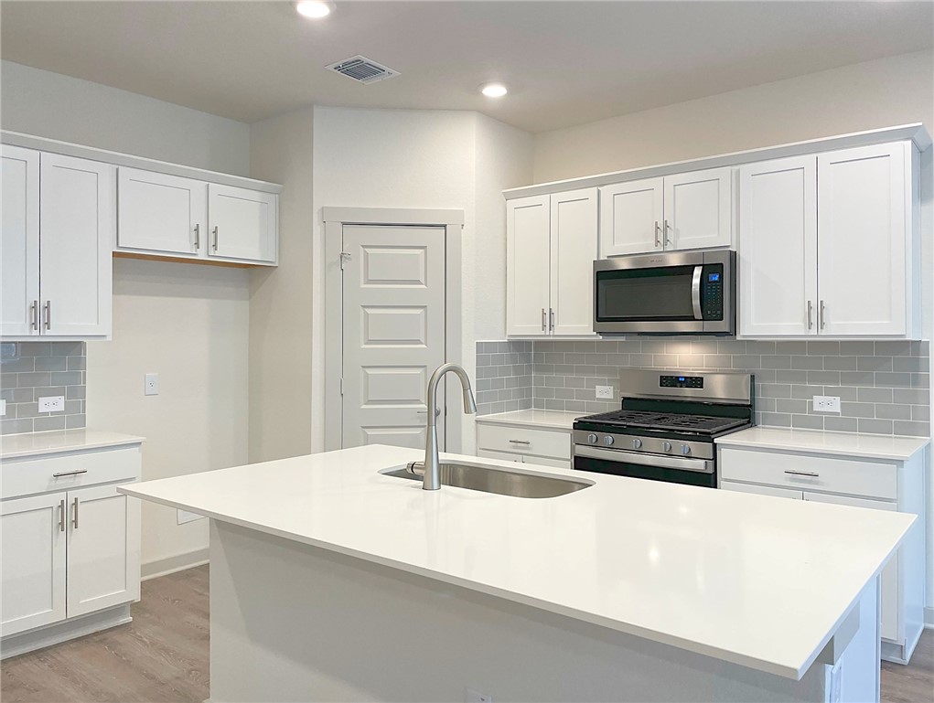 10501 Defender Trail Austin, TX 78754 - Photo 4 of 25