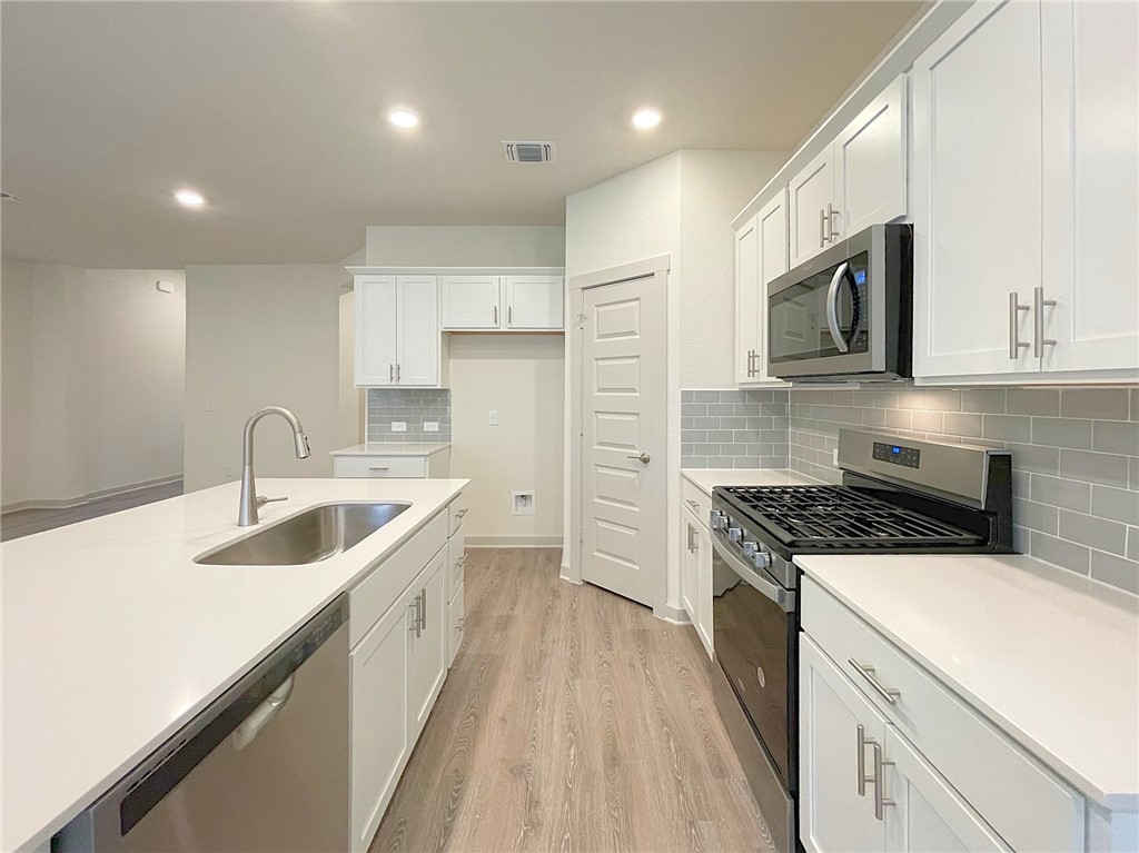 10501 Defender Trail Austin, TX 78754 - Photo 5 of 25