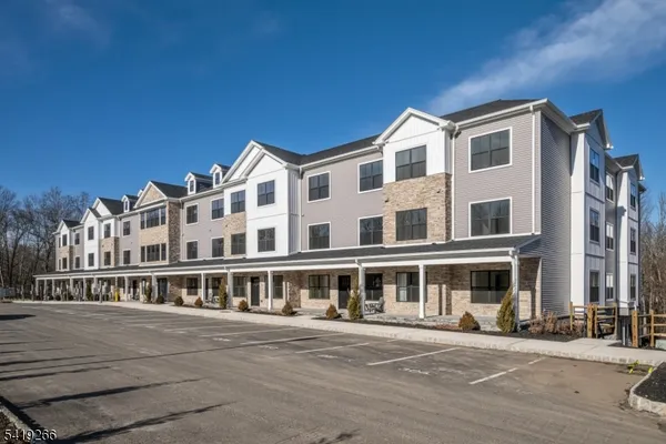 $2,750 | 20 Encampment Court, Montville, NJ 07082