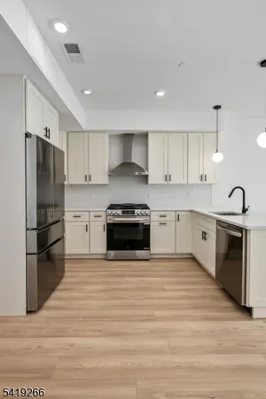 $2,750 | 20 Encampment Court, Montville, NJ 07082