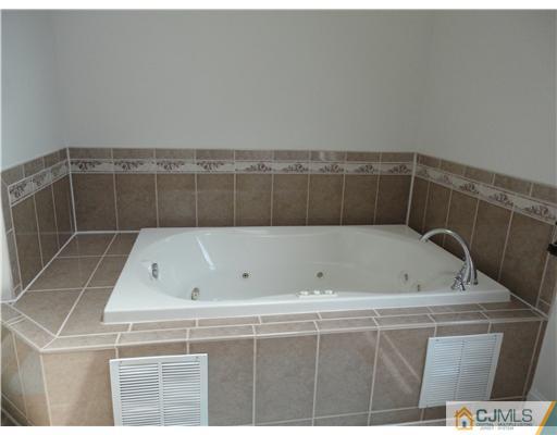 819 New Dover Road Edison, NJ 08820 - Photo 16 of 24 Gallery Image 16