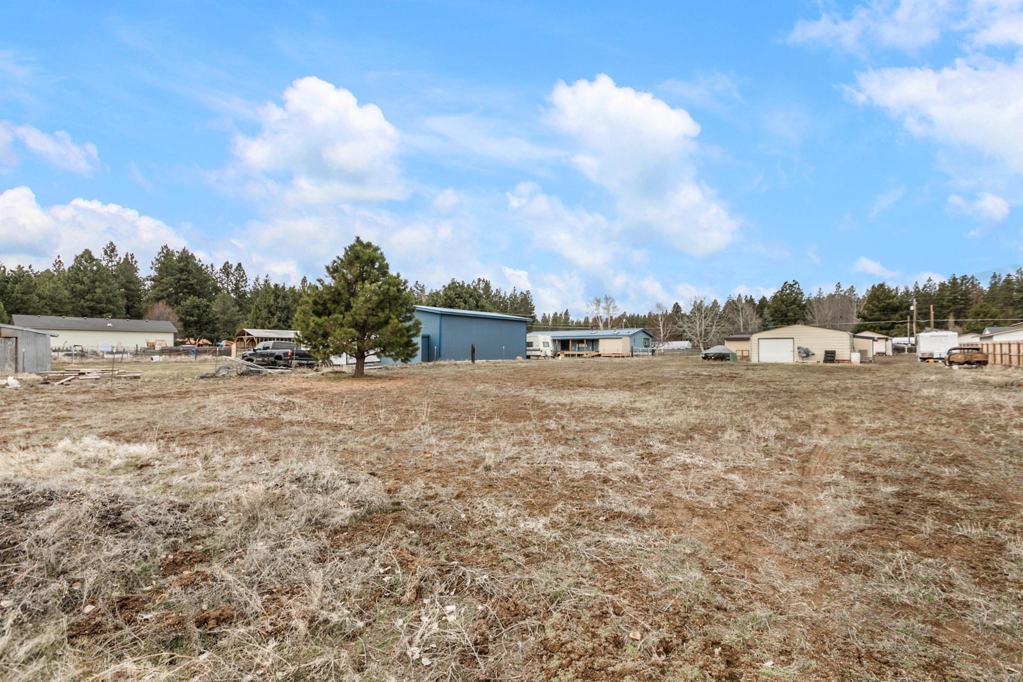 19238 Shoshone Road Bend, OR 97702 - Photo 31 of 41 large fenced backyard with chicken coop