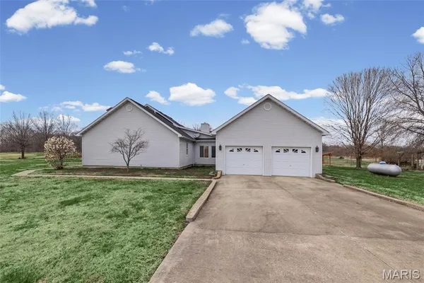 $395,000 | 8160 Bethalto Road, Bethalto, IL 62010