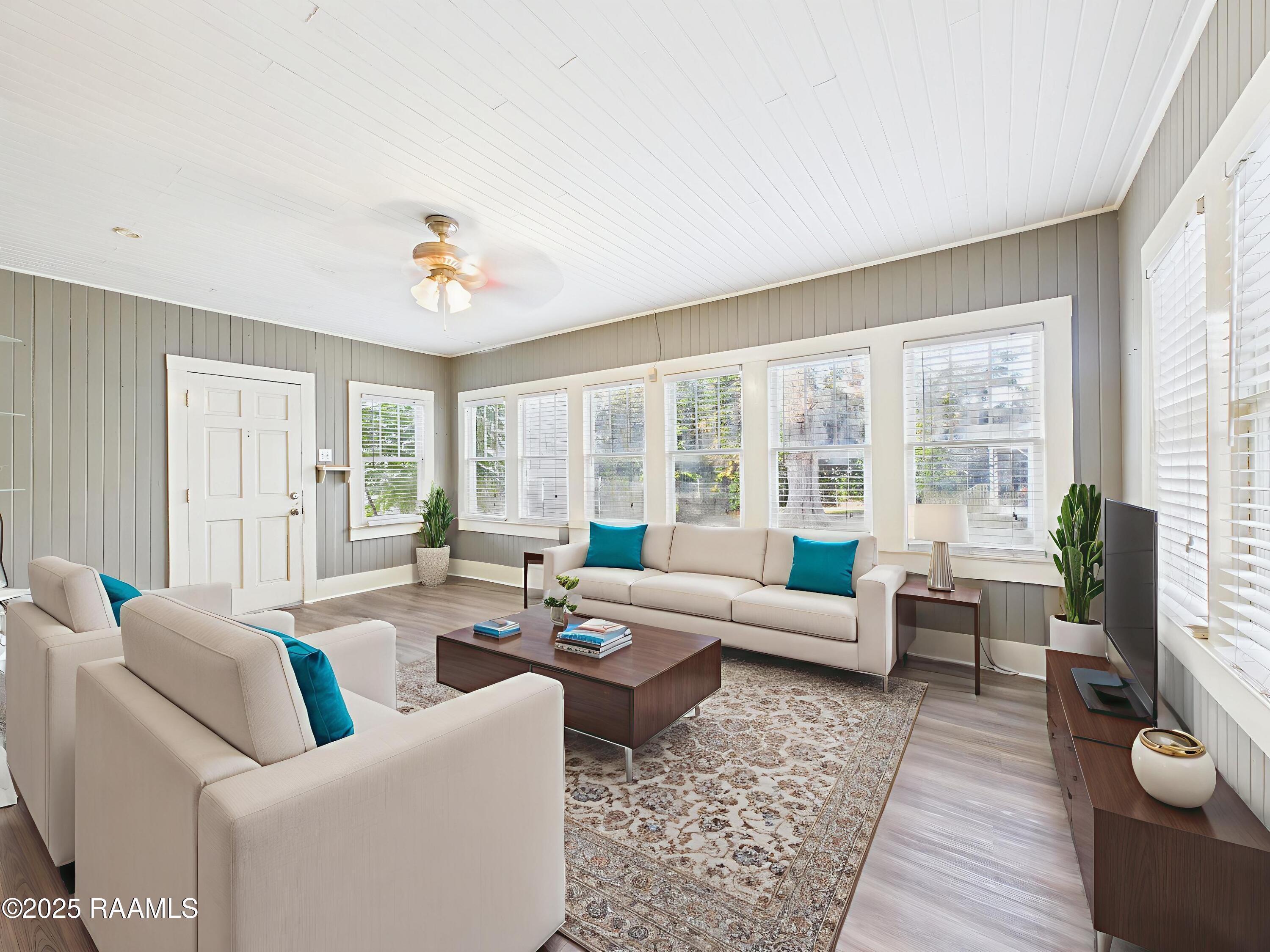 408 Harding Street Lafayette, LA 70501 - Photo 3 of 17 Living room