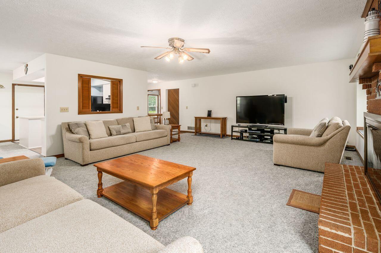 1525 Refugee Road Pickerington, OH 43147 - Photo 4 of 33 Great Room
