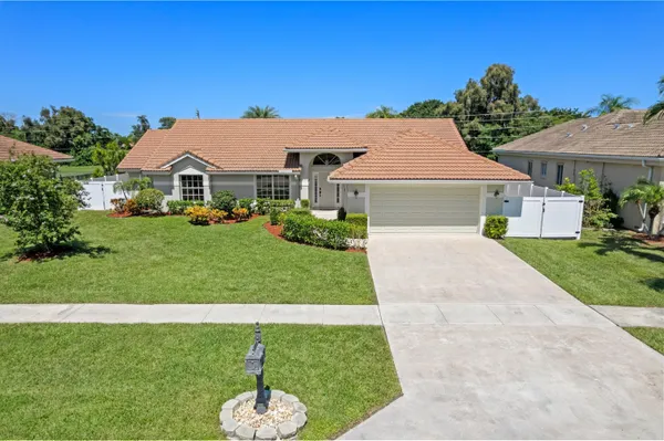 $6,000 | 7598 Fairway Trail, Boca Raton, FL 33487
