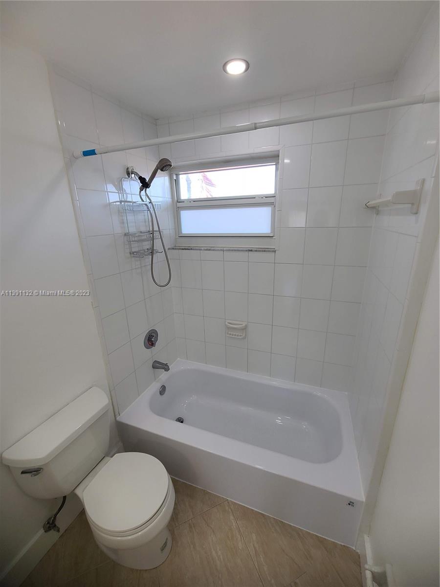 1612 Jefferson Avenue, Unit 403 Miami Beach, FL 33139 - Photo 37 of 55 a bathroom with a toilet and a bathtub