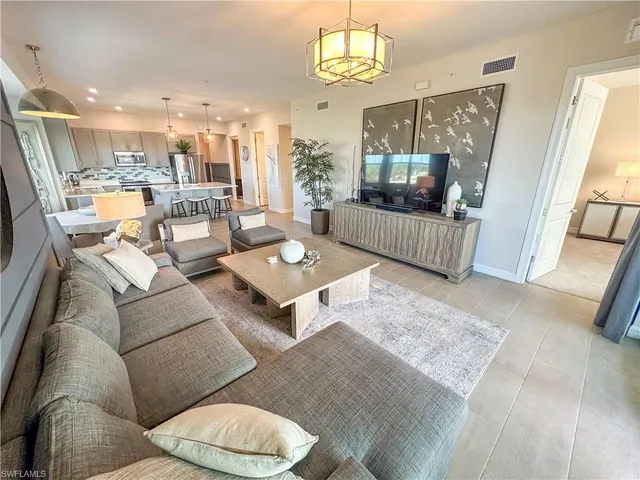 $6,000 | 163 Indies Drive East, Unit 206, Naples, FL 34114