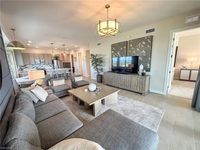 $6,000 | 163 Indies Drive East, Unit 206, Naples, FL 34114