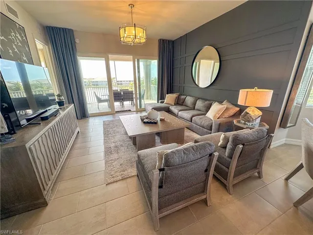 $6,000 | 163 Indies Drive East, Unit 206, Naples, FL 34114