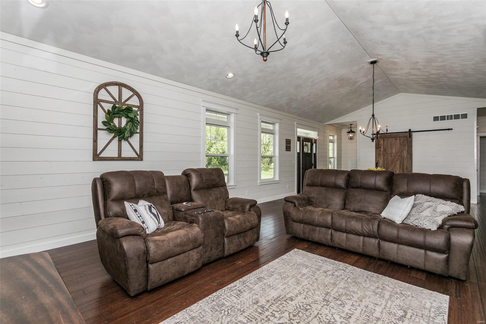 938 Longhi Road Collinsville, IL 62234 - Photo 14 of 46 Gallery Image 14