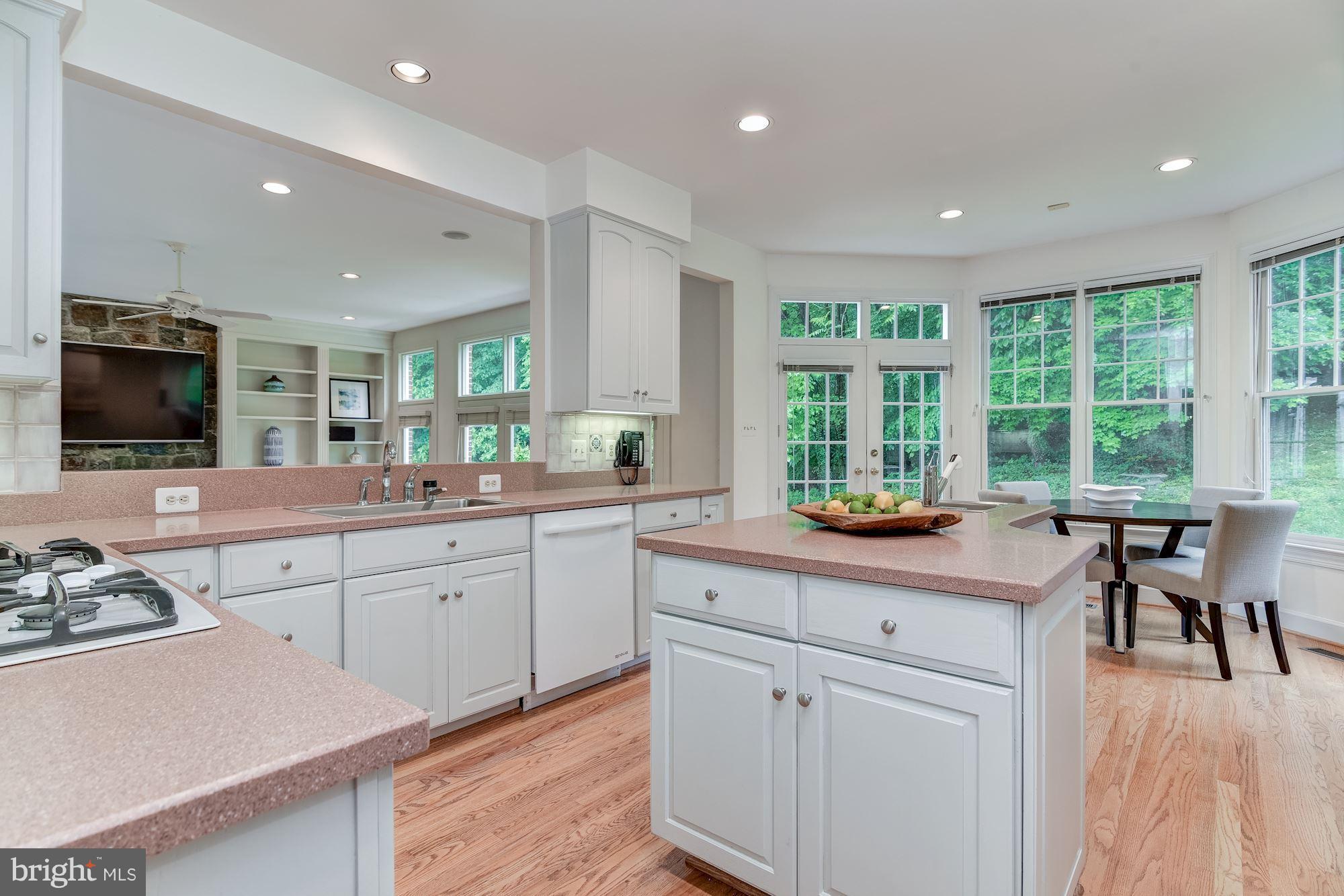 6804 Rannoch Road Bethesda, MD 20817 - Photo 16 of 30 Kitchen