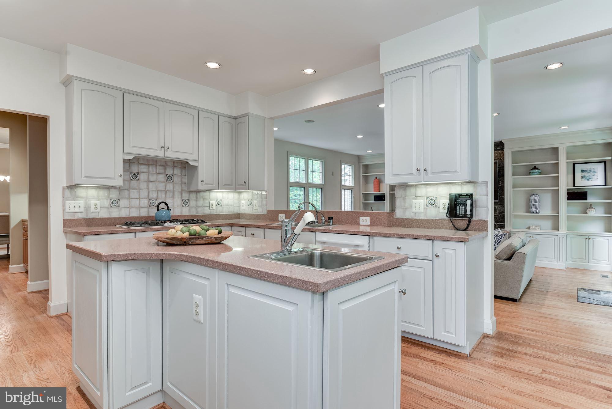 6804 Rannoch Road Bethesda, MD 20817 - Photo 17 of 30 Kitchen