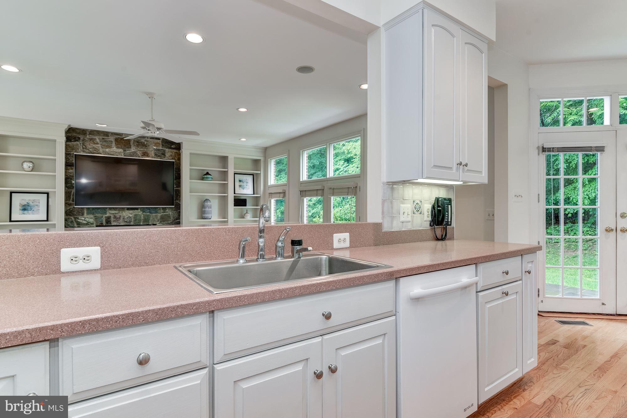6804 Rannoch Road Bethesda, MD 20817 - Photo 19 of 30 Kitchen