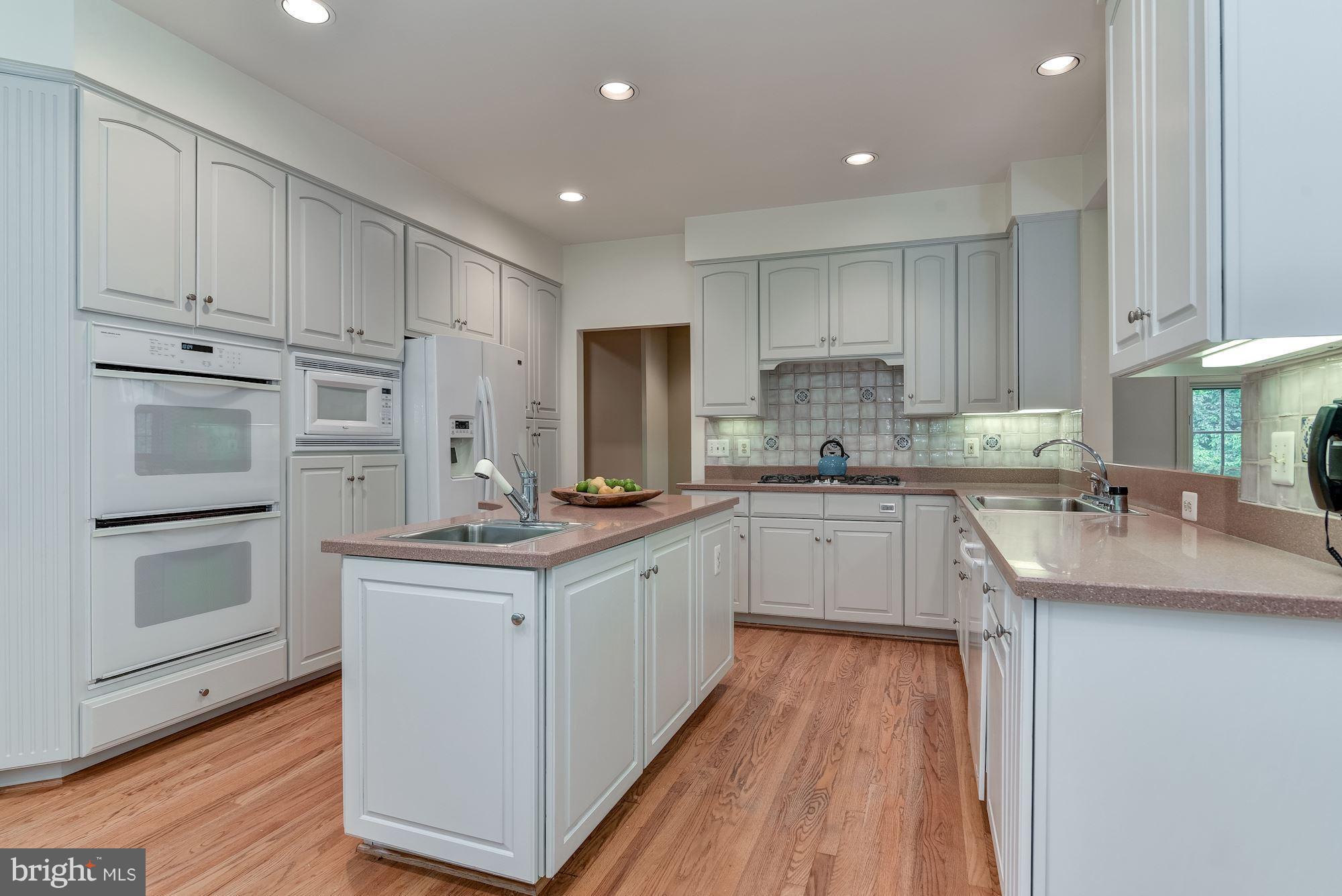 6804 Rannoch Road Bethesda, MD 20817 - Photo 21 of 30 Kitchen